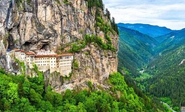 Uçaklı Doğu Karadeniz Batum Tiflis Kars Erzurum Turu (5 Gece Otel Konaklamalı)