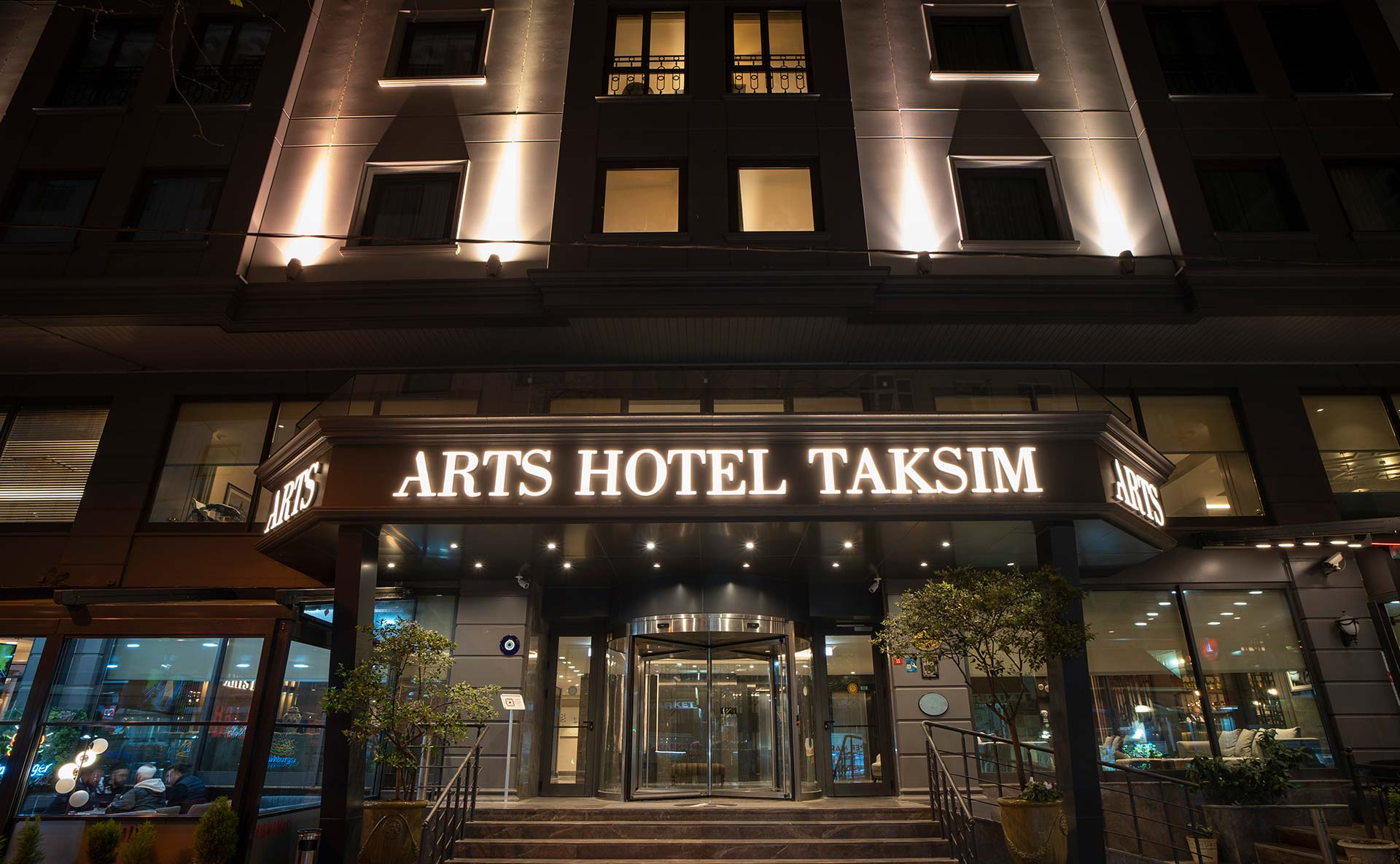 Arts Hotel Taksim girişi, İstanbul