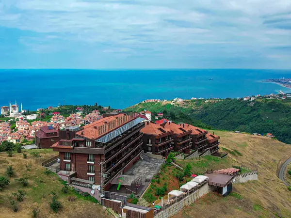 Sera Lake Resort Hotel، أكجاآباد، قرب بحيرة سيرا (حي يلدزلي)، طرابزون — إطلالة على البحيرة من الفندق