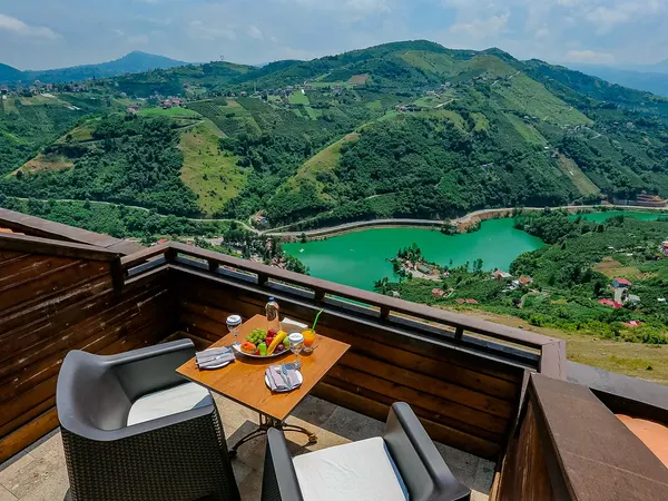 Sera Lake Resort Hotel، أكجاآباد، قرب بحيرة سيرا (حي يلدزلي)، طرابزون — جناح كينغ