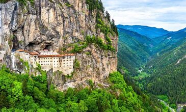 Uçaklı Karadeniz Yaylaları ve Batum Turu (3 Gece Otel Konaklamalı)